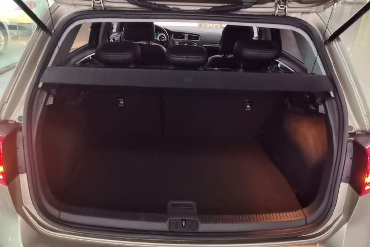 Used Volkswagen Golf 2017 1.6L Automatic Comfort Million-Vehicle Anniversary Edition Trunk