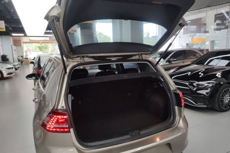 Used Volkswagen Golf 2017 230TSI Automatic Comfort Edition – Celebrating Milestone of One Million Units Trunk