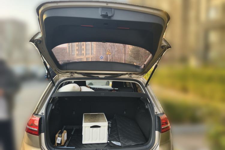 Used Volkswagen Golf 2017 230TSI Automatic Comfort Edition – Celebrating Milestone of One Million Units Trunk