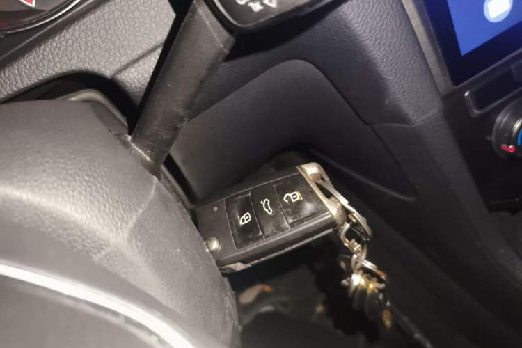 Used Volkswagen Golf 2017 1.6L Automatic Comfort Million-Vehicle Anniversary Edition Vehicle Key