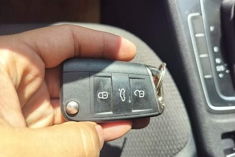 Used Volkswagen Golf 2017 1.6L Automatic Comfort Million-Vehicle Anniversary Edition Vehicle Key