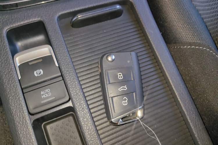 Used Volkswagen Golf 2017 230TSI Automatic Comfort Edition – Celebrating Milestone of One Million Units Vehicle Key
