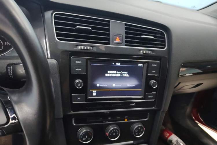 Used Volkswagen Golf 2018 230TSI Automatic Comfort Model Audio And AC Panel
