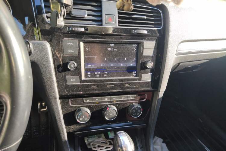 Used Volkswagen Golf 2018 280TSI Automatic R-Line Model Audio And AC Panel