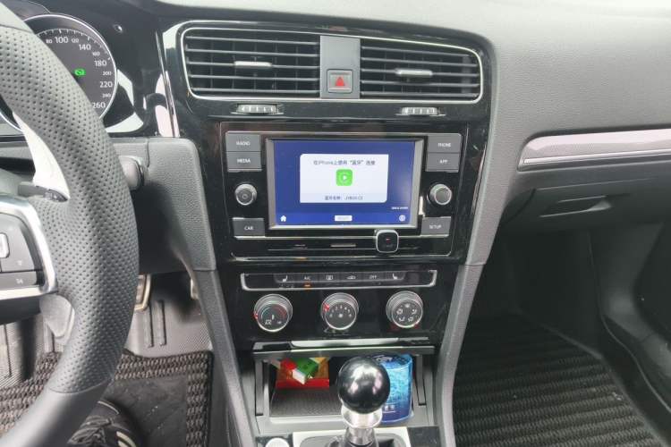 Used Volkswagen Golf 2018 280TSI Automatic R-Line Model Audio And AC Panel