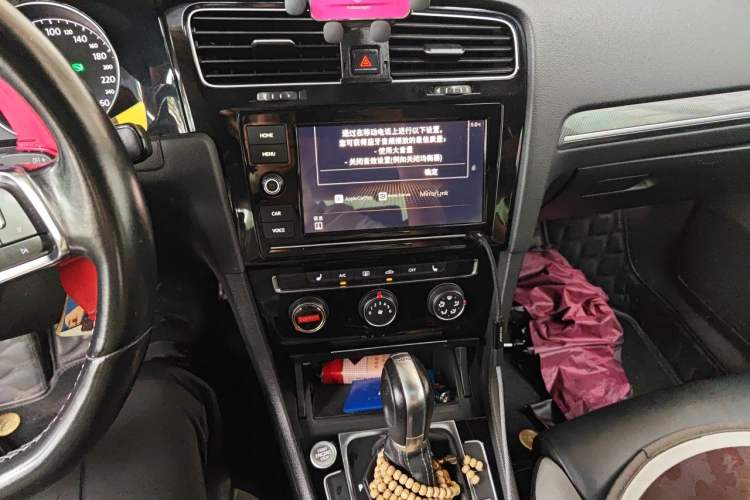Used Volkswagen Golf 2018 280TSI Automatic R-Line Model Audio And AC Panel