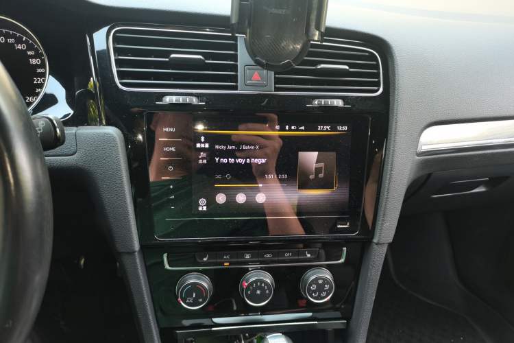Used Volkswagen Golf 2018 280TSI Automatic R-Line Model Audio And AC Panel