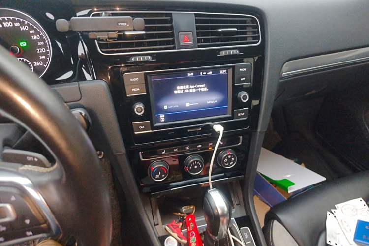 Used Volkswagen Golf 2018 280TSI Automatic R-Line Model Audio And AC Panel