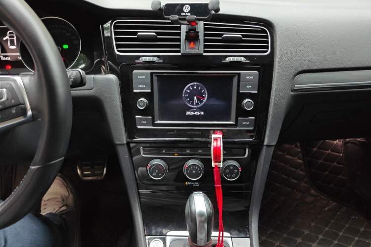 Used Volkswagen Golf 2018 280TSI Automatic R-Line Model Audio And AC Panel
