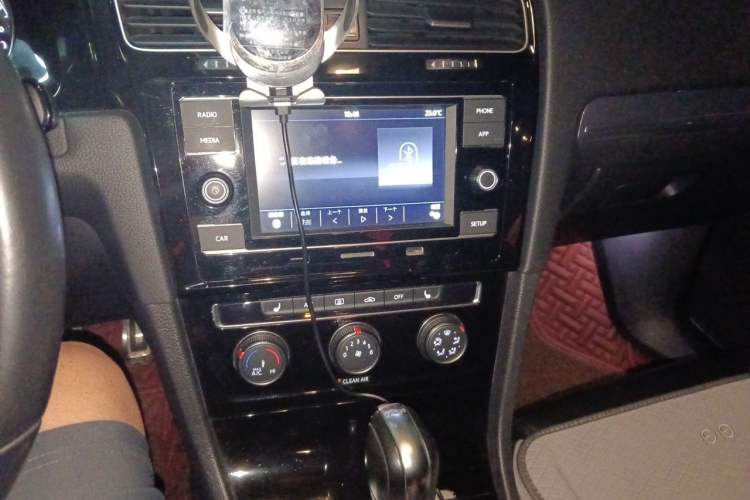 Used Volkswagen Golf 2018 280TSI Automatic R-Line Model Audio And AC Panel