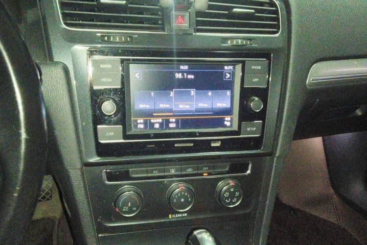 Used Volkswagen Golf 2018 230TSI Automatic Comfort Model Audio And AC Panel