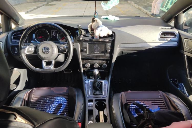 Used Volkswagen Golf 2018 280TSI Automatic R-Line Model Center Console