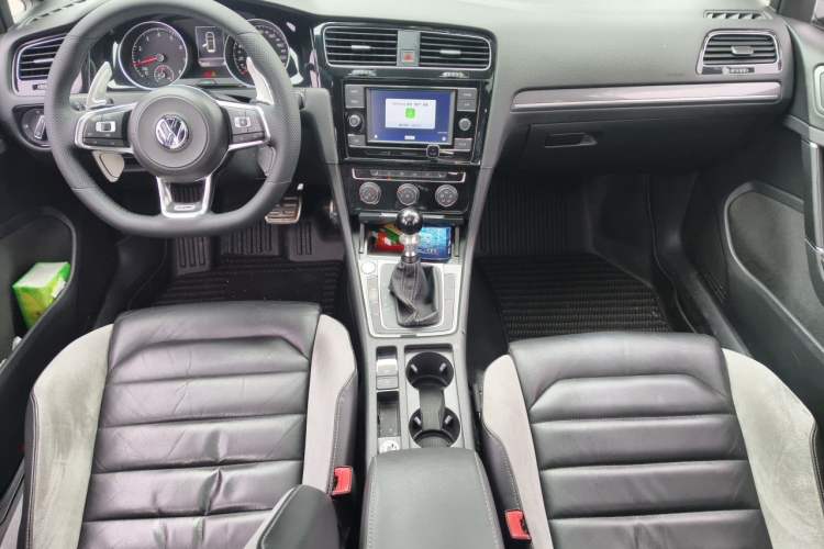 Used Volkswagen Golf 2018 280TSI Automatic R-Line Model Center Console