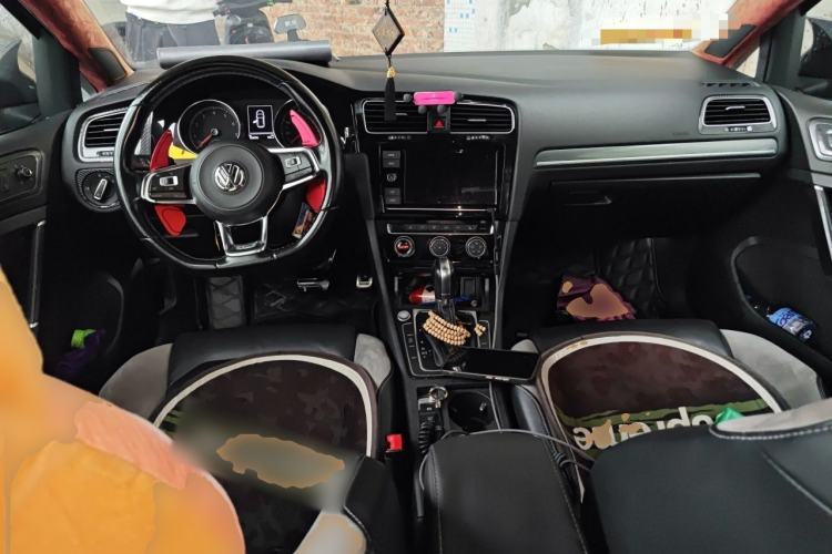 Used Volkswagen Golf 2018 280TSI Automatic R-Line Model Center Console