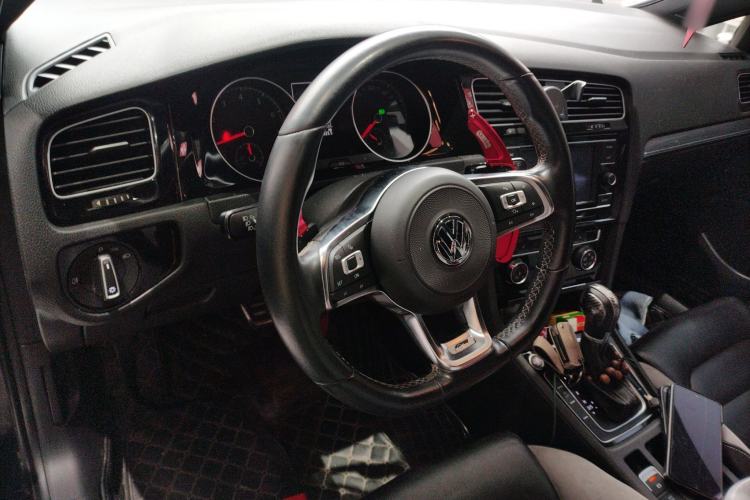 Used Volkswagen Golf 2018 280TSI Automatic R-Line Model Center Console