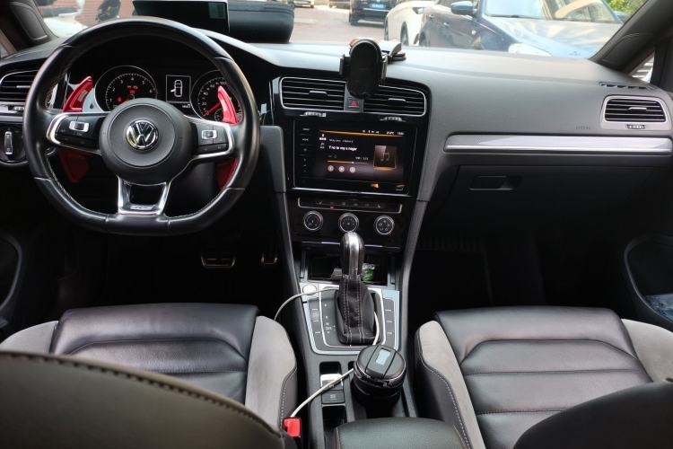 Used Volkswagen Golf 2018 280TSI Automatic R-Line Model Center Console