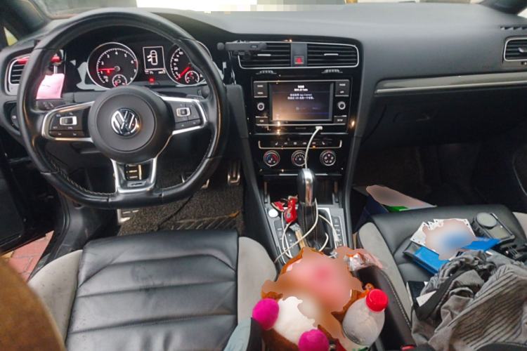 Used Volkswagen Golf 2018 280TSI Automatic R-Line Model Center Console