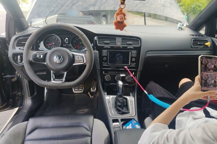 Used Volkswagen Golf 2018 280TSI Automatic R-Line Model Center Console