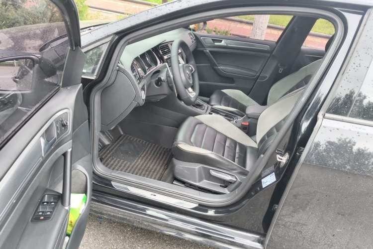 Used Volkswagen Golf 2018 280TSI Automatic R-Line Model Driver Seat