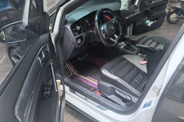 Used Volkswagen Golf 2018 280TSI Automatic R-Line Model Driver Seat