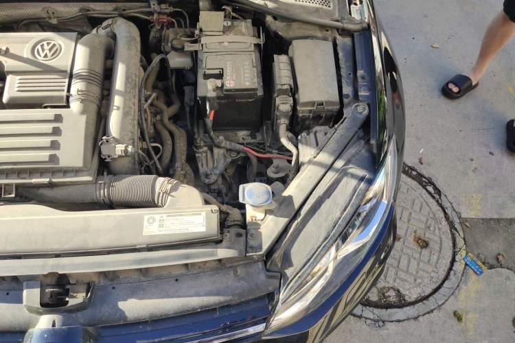 Used Volkswagen Golf 2018 280TSI Automatic R-Line Model Engine Bay Left
