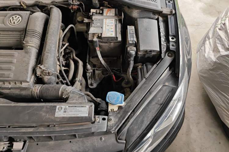 Used Volkswagen Golf 2018 280TSI Automatic R-Line Model Engine Bay Left