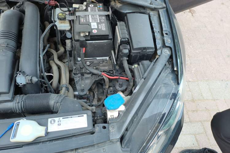 Used Volkswagen Golf 2018 280TSI Automatic R-Line Model Engine Bay Left