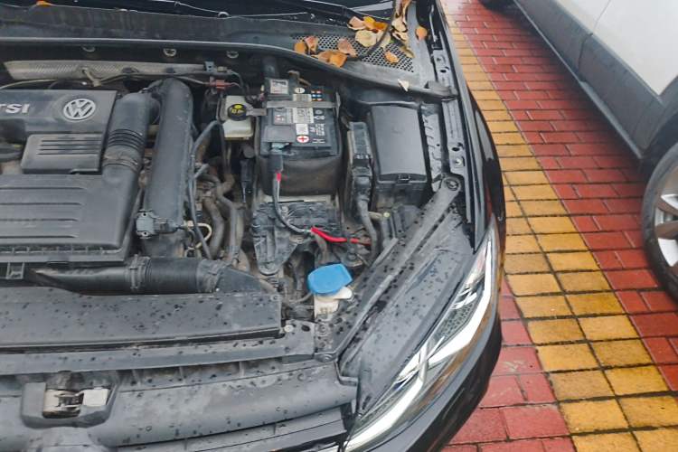 Used Volkswagen Golf 2018 280TSI Automatic R-Line Model Engine Bay Left