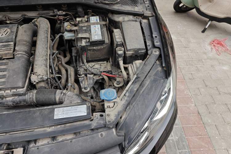 Used Volkswagen Golf 2018 280TSI Automatic R-Line Model Engine Bay Left