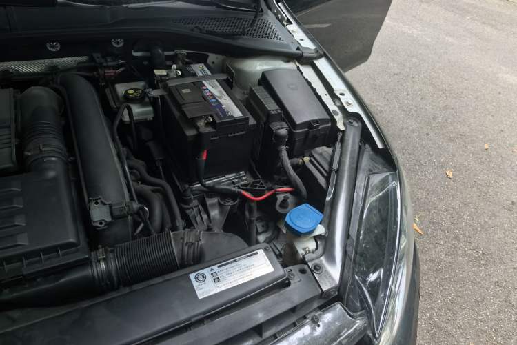 Used Volkswagen Golf 2018 280TSI Automatic R-Line Model Engine Bay Left