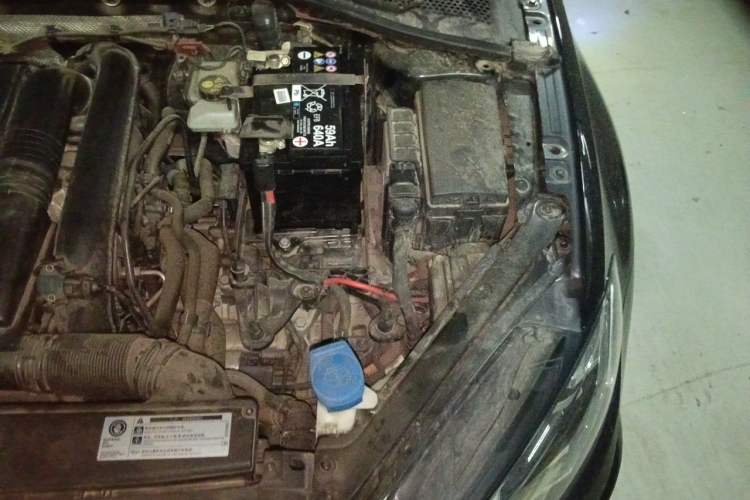 Used Volkswagen Golf 2018 280TSI Automatic R-Line Model Engine Bay Left
