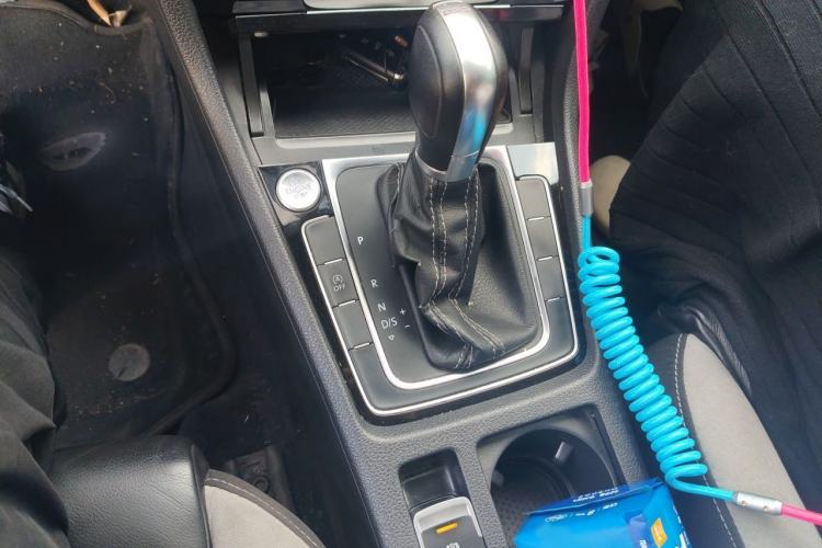 Used Volkswagen Golf 2018 280TSI Automatic R-Line Model Gear Lever