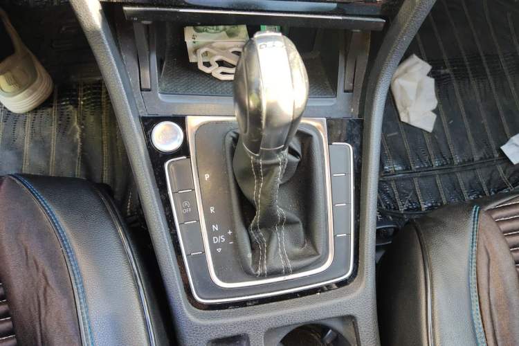 Used Volkswagen Golf 2018 280TSI Automatic R-Line Model Gear Lever