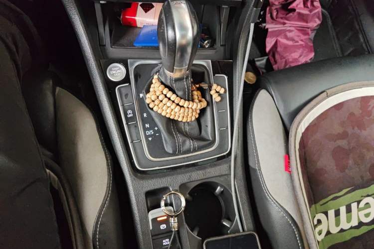 Used Volkswagen Golf 2018 280TSI Automatic R-Line Model Gear Lever