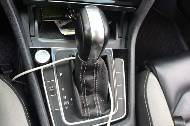 Used Volkswagen Golf 2018 280TSI Automatic R-Line Model Gear Lever
