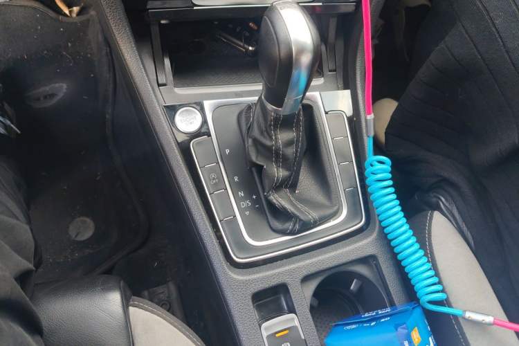 Used Volkswagen Golf 2018 280TSI Automatic R-Line Model Gear Lever