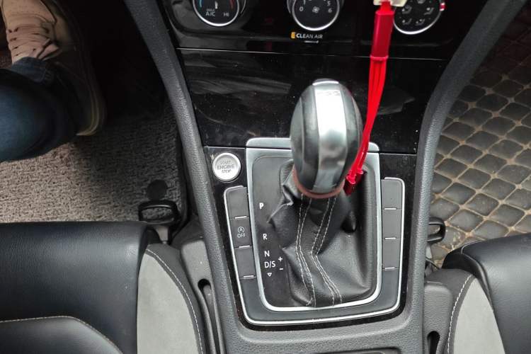Used Volkswagen Golf 2018 280TSI Automatic R-Line Model Gear Lever