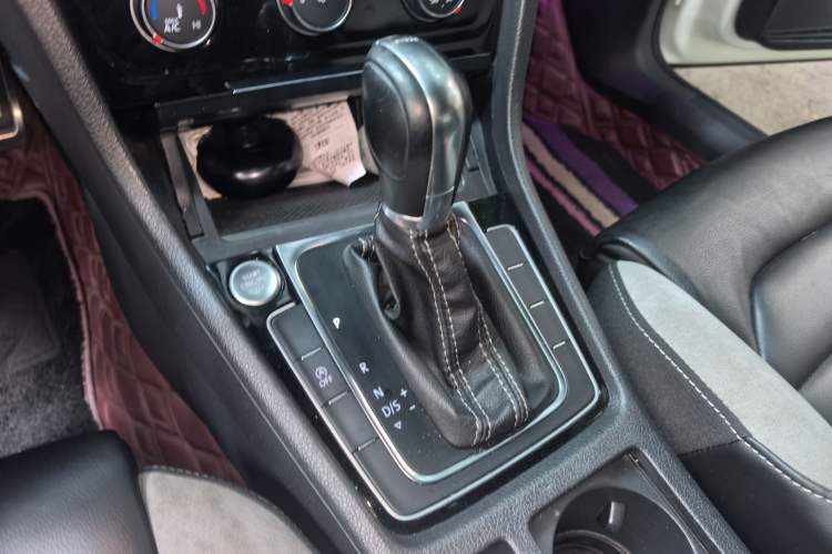Used Volkswagen Golf 2018 280TSI Automatic R-Line Model Gear Lever