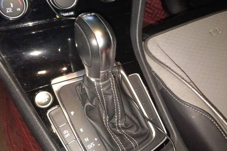 Used Volkswagen Golf 2018 280TSI Automatic R-Line Model Gear Lever