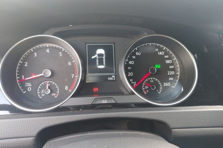 Used Volkswagen Golf 2018 280TSI Automatic R-Line Model Instrument Cluster