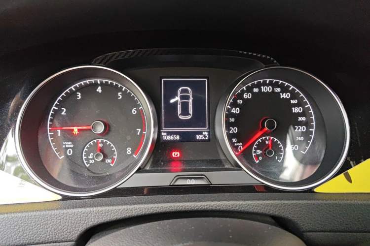Used Volkswagen Golf 2018 280TSI Automatic R-Line Model Instrument Cluster