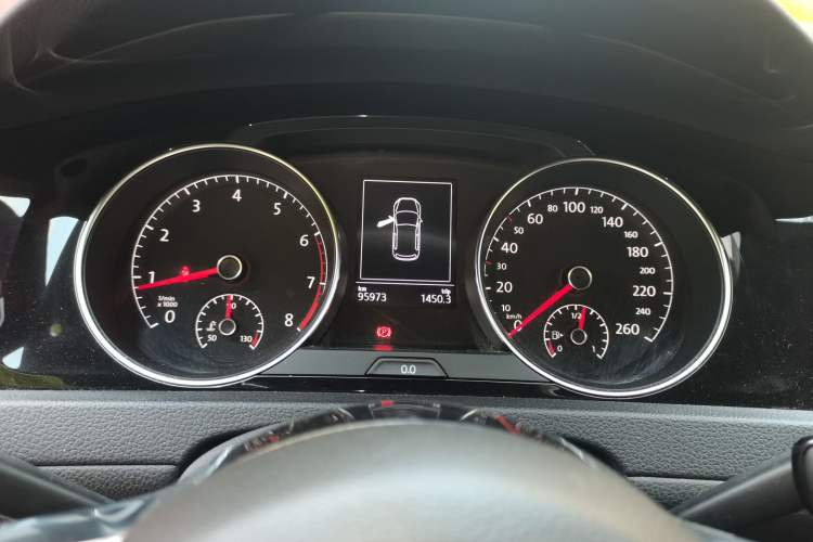 Used Volkswagen Golf 2018 280TSI Automatic R-Line Model Instrument Cluster