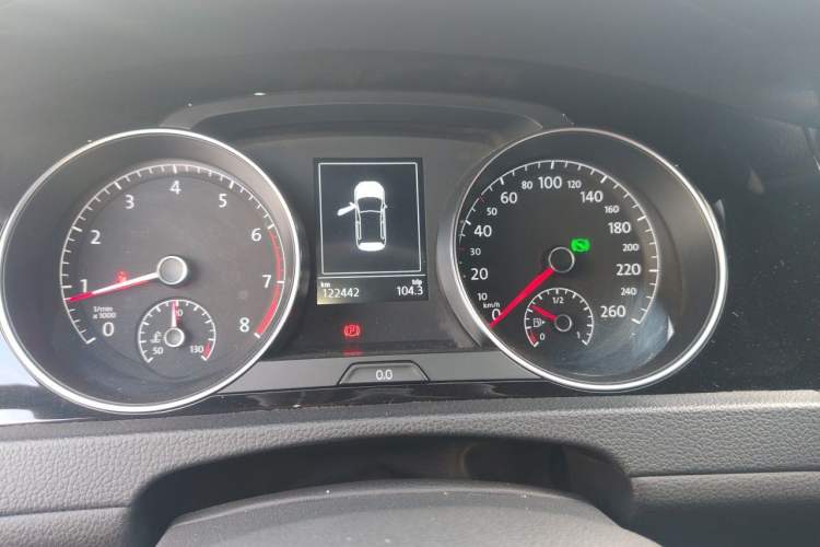 Used Volkswagen Golf 2018 280TSI Automatic R-Line Model Instrument Cluster