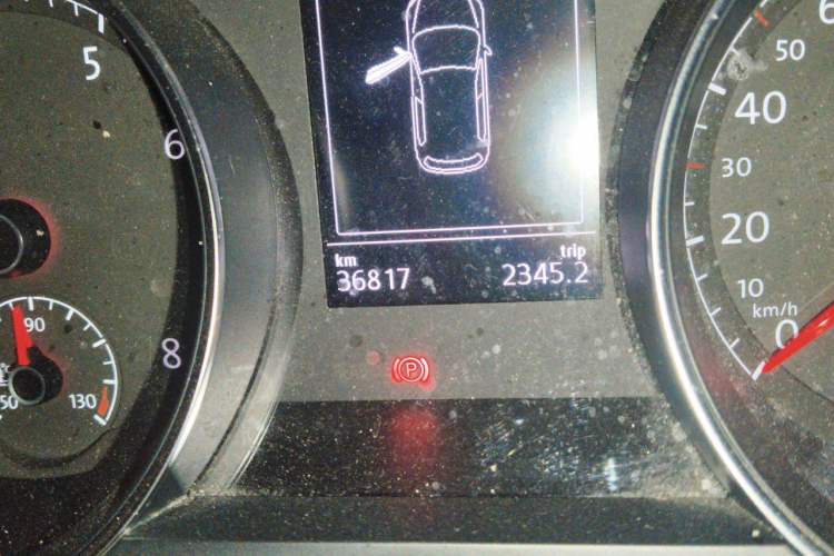 Used Volkswagen Golf 2018 230TSI Automatic Comfort Model Odometer Close Up