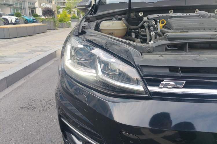 Used Volkswagen Golf 2018 280TSI Automatic R-Line Model Right Front Headlight