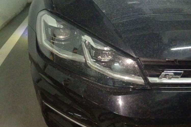Used Volkswagen Golf 2018 280TSI Automatic R-Line Model Right Front Headlight