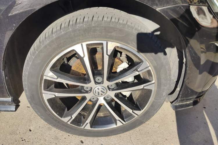 Used Volkswagen Golf 2018 280TSI Automatic R-Line Model Right Front Wheel Hub