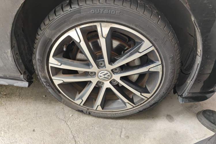 Used Volkswagen Golf 2018 280TSI Automatic R-Line Model Right Front Wheel Hub