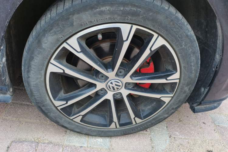 Used Volkswagen Golf 2018 280TSI Automatic R-Line Model Right Front Wheel Hub