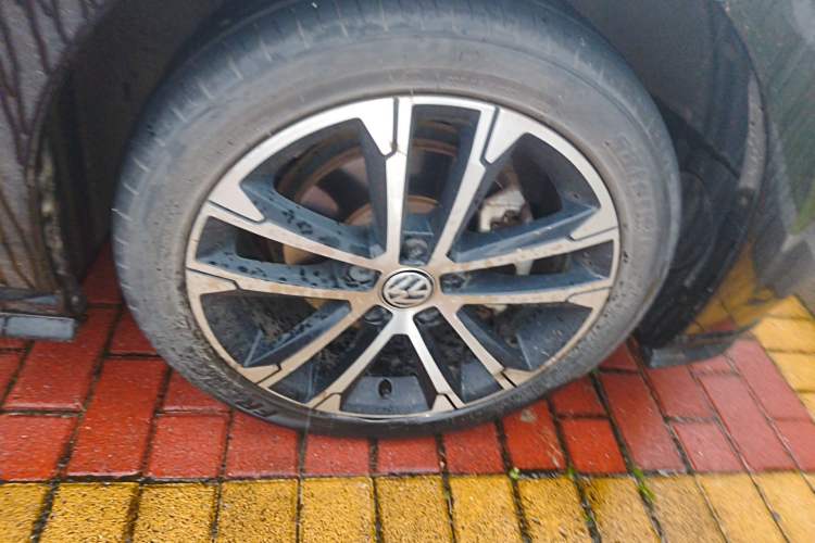 Used Volkswagen Golf 2018 280TSI Automatic R-Line Model Right Front Wheel Hub